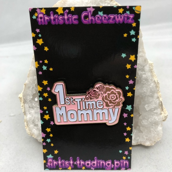 Soft enamel pin celebrating new motherhood - Picture 2 of 6